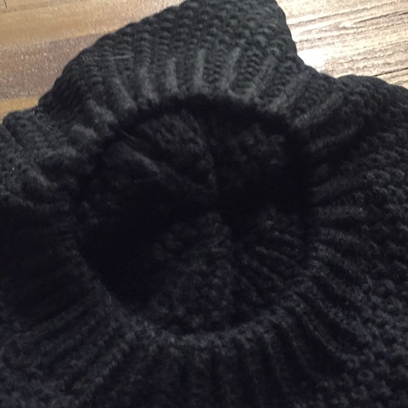 Anthropologie/Norla Canada Pom Pom Baret Hat NWT - Picture 5 of 8